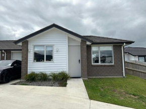 Cosy Self Contained 2 Bedroom Townhouse, Hamilton